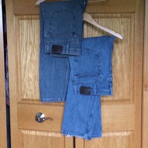 2 Wrangler Reserve Advanced Comfort men’s jeans.